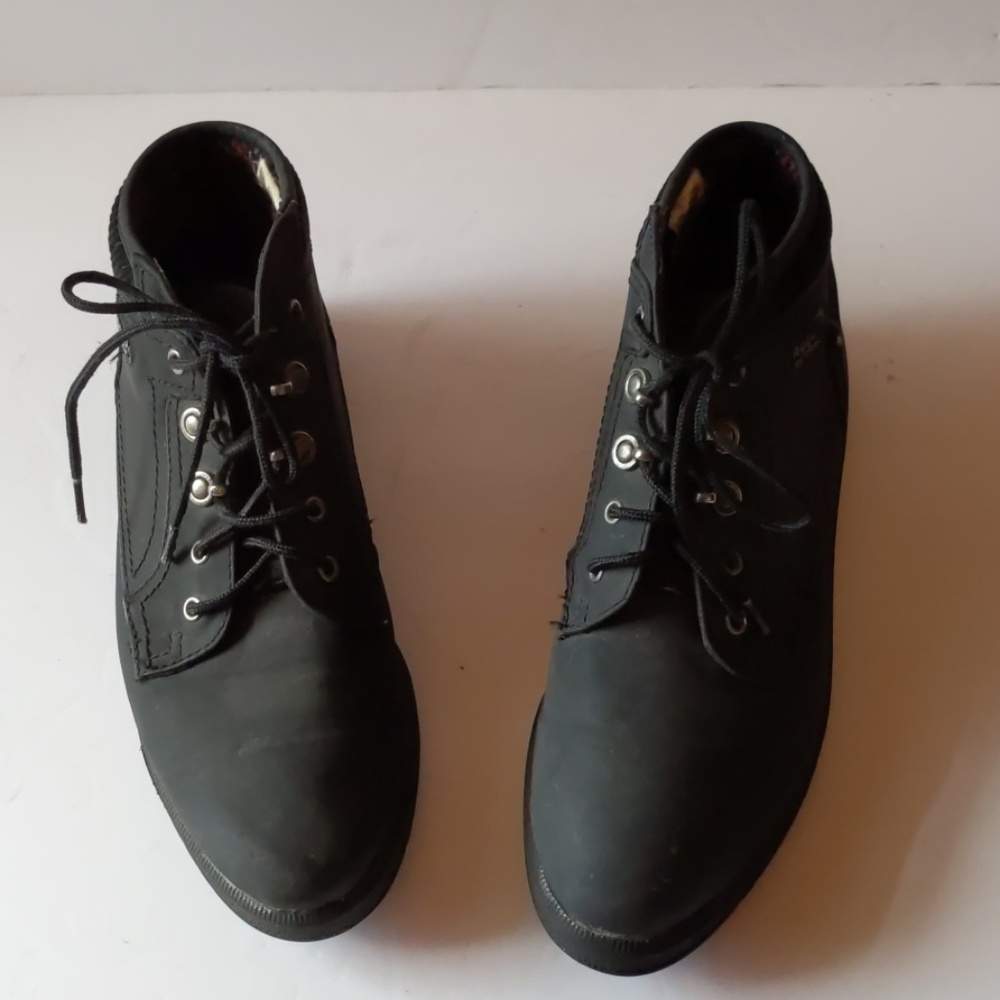 Rugged Outback black fabric booties-sz 7